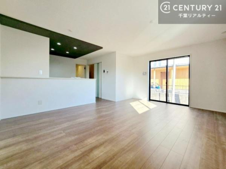 ���r���O �傫�ȑ����炽���Ղ�̗z���������閾�邢���r���O�B�J�����̂��郊�r���O�ŉƑ��c���̂��났�̎��Ԃ��߂����܂��I�����Ƒ��Ɗ炪���킹���郊�r���O�C���K�i�ŃR�~���j�P�[�V���������₷���I