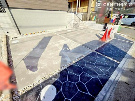 ���ԏ� ���ԃX�y�[�X��2�䕪����܂��I�Z�J���h�J�[�͂������A�o�C�N�⎩�]�ԂȂǂ��u���ꏊ�ɍ���܂���B