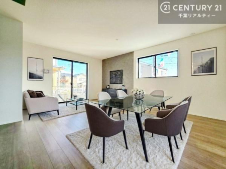 ���r���O �Ƌ��CG�p�[�X�ł��B��؂ȉƑ����W�܂邩�炱��LDK�ɂ͂�����肽���B
�q�����������C�ɏ΂��Ȃ��瑖�����Ă���p�����������u�L���Ƃɂ��ėǂ������v�Ǝv���u�Ԃł��B