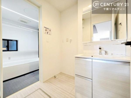 ���ʑ�E���ʏ� �O�ʋ��d�l�̐��ʏ��́A�g�����Ȃ݂����₷������I���͎��[�ɂȂ��Ă��܂��B�h���C���[�₨���ϓ����Еt������̂Ő��ʑ������X�b�L���ƌ����邱�Ƃ��o���܂��I