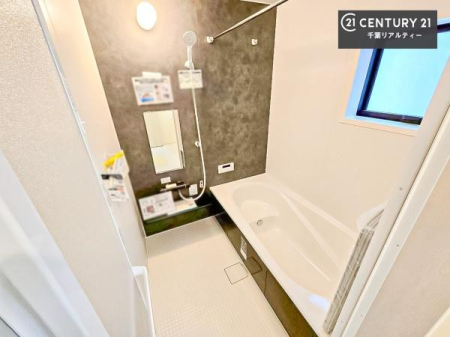 ���� �������������l�̕��͋C�̃o�X���[���́A�����o�Ă��ăo�X�^�C�����[���I
���d���撣���Ă��邲�J���ɂ��D�݂̍���̓����܂����āA�y����ł݂Ă͂������ł��傤���H