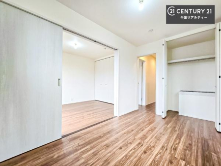 �m�� ���[�X�y�[�X�����Ă��܂��I�������X�b�L�����ڂ��鎖���ł��܂��ˁB
�Ƌ��I�΂Ȃ��V���v���ȃf�U�C���ׁ̈A�Ƌ��I�΂����C�ɓ���̋�ԍ�肪�ł������ł��ˁB