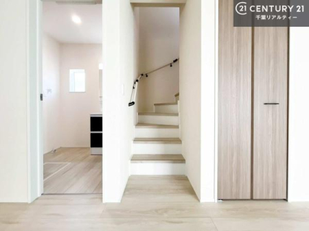 ���̑����� ���r���O�C���K�i�ŃR�~���j�P�[�V���������₷�����r���O�I