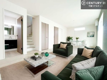 ���r���O �Ƌ��CG�p�[�X�ł��B�J�����̂���L�XLDK�I�\�t�@�[��_�C�j���O�e�[�u����u���Ă������ɂȂ�Ȃ��̂ŉ��K�ɉ߂����܂��I�R�~���j�P�[�V���������₷�����r���O�ł��I