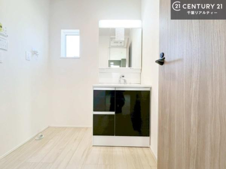 ���ʑ�E���ʏ� �O�ʋ��d�l�̐��ʏ��́A�g�����Ȃ݂����₷������I���͎��[�ɂȂ��Ă��܂��B�h���C���[�₨���ϓ����Еt������̂Ő��ʑ������X�b�L���ƌ����邱�Ƃ��o���܂��I