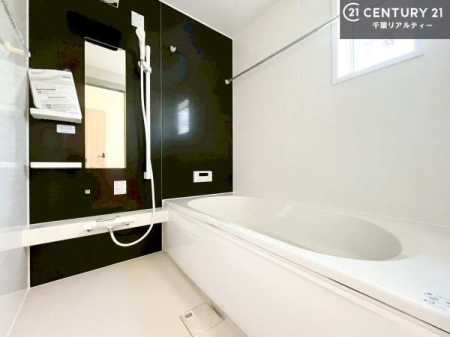 ���� �������������l�̕��͋C�̃o�X���[���́A�����o�Ă��ăo�X�^�C�����[���I
���d���撣���Ă��邲�J���ɂ��D�݂̍���̓����܂����āA�y����ł݂Ă͂������ł��傤���H