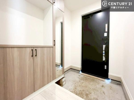 ���� �V���[�Y�{�b�N�X�t���B���ւ��Еt�����|�������₷���ł��I
�X�b�L���������ւŌ˂��J�����u�ԁA�������̂���S�n������Ԃ��o�}���Ă���܂��B