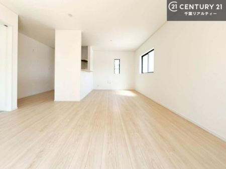 ���r���O �S�n�ǂ����r���O�͉Ƒ������R�ƏW�܂�܂��B�Ƒ��c�R�̎��Ԃ����������ł��B���Ƒ��ƁA����w�[���������Ԃ��߂��������ł��ˁB