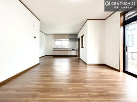 ���r���O �D�����z���܂肪���r���O����ł���ċ��S�n�̗ǂ���Ԃ����o���Ă���܂��I
���R�ƉƑ����W����b��������S�n�悢��ԁI