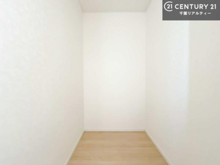 ���[ �E�H�[�N�C���N���[�[�b�g�t���ł��B��������̂��m���Ȃǂ����[���Ă��������ł��ˁI���ɂ���@�������ȂǋG�ߕ��̑傫�ȉƓd�����[�ł��܂��I