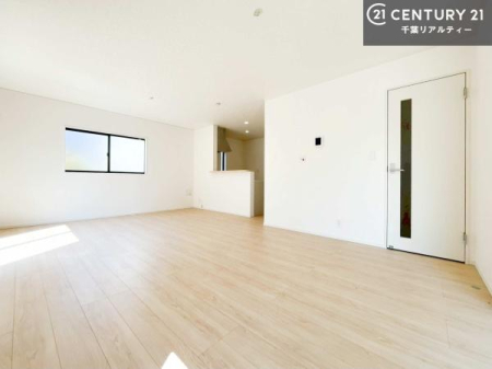 ���r���O �S�n�ǂ����r���O�͉Ƒ������R�ƏW�܂�܂��B�Ƒ��c�R�̎��Ԃ����������ł��B���Ƒ��ƁA����w�[���������Ԃ��߂��������ł��ˁB