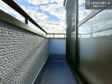 �o���R�j�[ 3�K�̍��������������o���R�j�[�́A�J���������Ղ�B�l�ڂ��C�ɂȂ炸�A���났�̂ЂƂƂ��ɂ��œK�ł��B