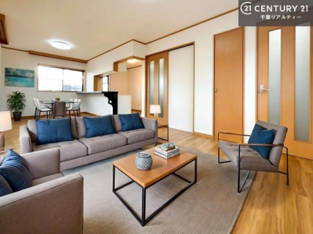 ���r���O �J�����̂���L�XLDK�I�\�t�@�[��_�C�j���O�e�[�u����u���Ă������ɂȂ�Ȃ��̂ŉ��K�ɉ߂����܂��I�R�~���j�P�[�V���������₷�����r���O�ł��I�y�Ƌ��CG�p�[�X�ł��z