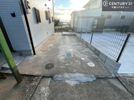 ���ԏ� ���ԃX�y�[�X��2�䕪����܂��I�Z�J���h�J�[�͂������A�o�C�N�⎩�]�ԂȂǂ��u���ꏊ�ɍ���܂���B