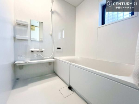 ���� ������Ƃ����������̂���o�X���[���I���K�ȃo�X�^�C��������܂��I
1���̔�����������Ɩ����Ă����f�G�ȃ����N�[�[�V������ԂɂȂ肻���ł��ˁB