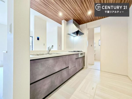 �L�b�`�� ��Ƃ肠�钲���X�y�[�X�ō�Ƃ����₷�����K�ȃL�b�`���ł��I
���q�l�ƈꏏ�ɂ��َq������y���߂�L�X�X�y�[�X�ł��B�y�����������ԂɂȂ肻���ł��ˁI