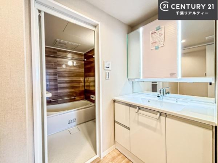 ���ʑ�E���ʏ� �O�ʋ��d�l�̐��ʏ��́A�g�����Ȃ݂����₷������I���͎��[�ɂȂ��Ă��܂��B�h���C���[�₨���ϓ����Еt������̂Ő��ʑ������X�b�L���ƌ����邱�Ƃ��o���܂��I