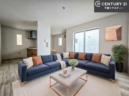 ���r���O �Ƌ��CG�p�[�X�ł��B��؂ȉƑ����W�܂邩�炱��LDK�ɂ͂�����肽���B
�q�����������C�ɏ΂��Ȃ��瑖�����Ă���p�����������u�L���Ƃɂ��ėǂ������v�Ǝv���u�Ԃł��B