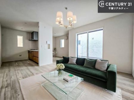 ���r���O �Ƌ��CG�p�[�X�ł��B�J�����̂���L�XLDK�I�\�t�@�[��_�C�j���O�e�[�u����u���Ă������ɂȂ�Ȃ��̂ŉ��K�ɉ߂����܂��I�R�~���j�P�[�V���������₷�����r���O�ł��I