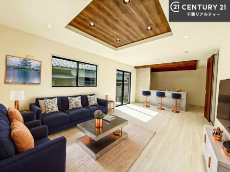 ���r���O �Ƌ��CG�p�[�X�ł��B�J�����̂���L�XLDK�I�\�t�@�[��_�C�j���O�e�[�u����u���Ă������ɂȂ�Ȃ��̂ŉ��K�ɉ߂����܂��I