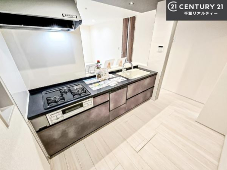 �L�b�`�� ��Ƃ肠�钲���X�y�[�X�ō�Ƃ����₷�����K�ȃL�b�`���ł��I
���q�l�ƈꏏ�ɂ��َq������y���߂�L�X�X�y�[�X�ł��B�y�����������ԂɂȂ肻���ł��ˁI