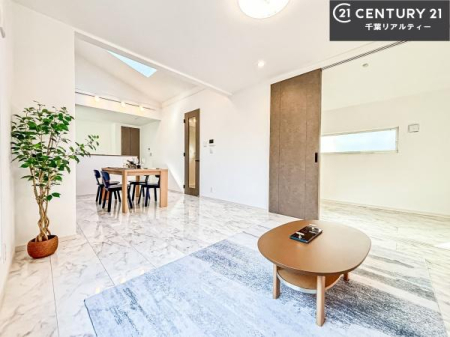 ���r���O �S�n�ǂ����r���O�͉Ƒ������R�ƏW�܂�܂��B�Ƒ��c�R�̎��Ԃ����������ł��B���Ƒ��ƁA����w�[���������Ԃ��߂��������ł��ˁB���邭�J���I�ȋ�Ԃł��B