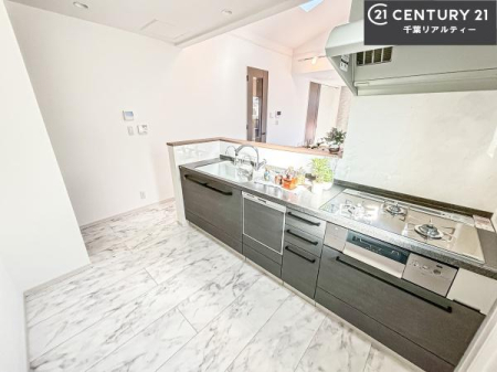 �L�b�`�� ��Ƃ肠�钲���X�y�[�X�ō�Ƃ����₷�����K�ȃL�b�`���ł��I
���q�l�ƈꏏ�ɂ��َq������y���߂�L�X�X�y�[�X�ł��B�y�����������ԂɂȂ肻���ł��ˁI