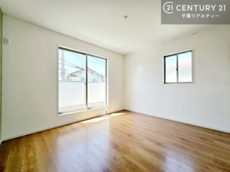 �Q�� �o���R�j�[�ɖʂ������邢�Q���B�S�n�悢�z���ƕ�����������J���I�ȋ�ԂŁA�������������Ƃ��߂������������܂��B