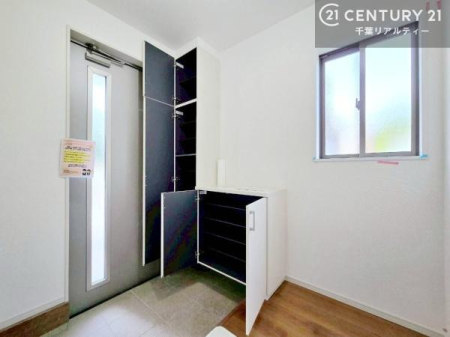 ���� �V���[�Y�{�b�N�X�t���Ȃ̂ŁA���ւ��Еt�����|�������₷���ł��I
�X�b�L���������ւŌ˂��J�����u�ԁA�������̂���S�n������Ԃ��o�}���Ă���܂��B