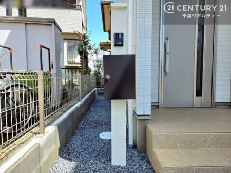 ���̑����n ���ւ܂�����������Ɖ��o����A�X�}�[�g�ȃ|�X�g��ݒu�B�O�σf�U�C���ɔ������n�����݁A�@�\���ƃf�U�C���������˔������d�オ��ł��B