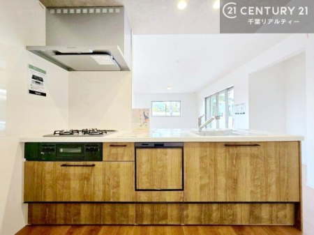 �L�b�`�� ���[�X�y�[�X���[�����Ă���A�L�b�`���܂�����������ƕۂ��Ȃ���A�L�X�Ƃ��������X�y�[�X���m�ہB���K�ȍ�Ɗ��ŁA�����̂����������X���[�Y�ɂ͂��ǂ�܂��B