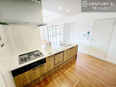 �L�b�`�� ��l�C�̑Ζʎ��V�X�e���L�b�`�����̗p���Ă��܂��I���Ƒ��̃R�~���j�P�[�V���������R�Ƒ�����݌v�ł��B
���q�l�ɂ��ڂ��͂��̂Ŋ������ł��ˁI�L�X�g���ĉ��K�ō�Ƃ��i�݂܂��B