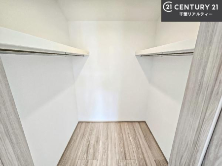 ���[ �E�H�[�N�C���N���[�[�b�g�t���ł��B��������̂��m���Ȃǂ����[���Ă��������ł��ˁI���ɂ���@�������ȂǋG�ߕ��̑傫�ȉƓd�����[�ł��܂��B