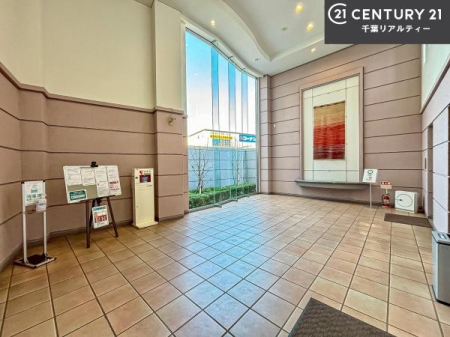 ���r�[ ���邭�J�������ӂ�郍�r�[�B
�����Ղ�̗z�����������݁A�Z�܂�����K������D�����}���Ă���܂��B