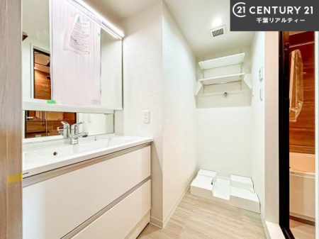 ���ʑ�E���ʏ� �O�ʋ��d�l�̐��ʏ��́A�g�����Ȃ݂����₷������I���͎��[�ɂȂ��Ă��܂��B�h���C���[�₨���ϓ����Еt������̂Ő��ʑ������X�b�L���ƌ����邱�Ƃ��o���܂��I