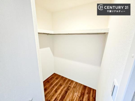 ���[ �E�H�[�N�C���N���[�[�b�g�t���ł��B��������̂��m���Ȃǂ����[���Ă��������ł��ˁI���ɂ���@�������ȂǋG�ߕ��̑傫�ȉƓd�����[�ł��܂��I