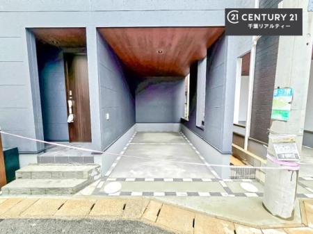 ���ԏ� �r���g�C���K���[�W�̒��ԏ�́A�J�╗����Ԃ�����Ă����̂ő�؂ɊǗ����ł���̂ň��S�I