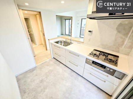 �L�b�`�� ��Ƃ肠�钲���X�y�[�X�ō�Ƃ����₷�����K�ȃL�b�`���ł��I
���q�l�ƈꏏ�ɂ��َq������y���߂�L�X�X�y�[�X�ł��B�y�����������ԂɂȂ肻���ł��ˁI