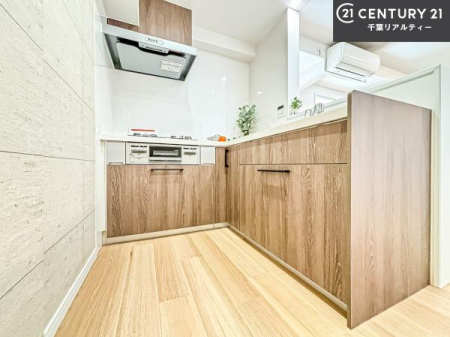 �L�b�`�� ��l�C�̑Ζʎ��V�X�e���L�b�`�����̗p���Ă��܂��I���Ƒ��̃R�~���j�P�[�V���������R�Ƒ�����݌v�ł��B
���q�l�ɂ��ڂ��͂��̂Ŋ������ł��ˁI�L�X�g���ĉ��K�ō�Ƃ��i�݂܂��B