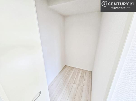 ���[ �E�H�[�N�C���N���[�[�b�g�t���ł��B��������̂��m���Ȃǂ����[���Ă��������ł��ˁI���ɂ���@�������ȂǋG�ߕ��̑傫�ȉƓd�����[�ł��܂��B