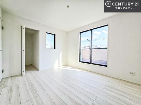 �m�� �o���R�j�[�ɖʂ��Ă���m���ł��B���邭�����肪����A���C����������ł��܂��I���N���āA�O�ɏo�Ĕw�L�т����[�ċz�����ǂ������}������邱�Ƃ��ł��܂��B