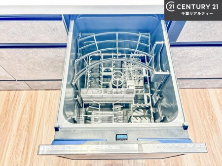 �L�b�`�� �H��@�t���̃L�b�`���ł��I�Z���������r��h�~�Ƃ��đ�ϊ��􂷂�֗��Ȏd�l�ł��I�r���g�C���Ȃ̂ŃL�b�`���̏ꏊ����炸�����X�y�[�X���L���g�����Ƃ��o���܂��I