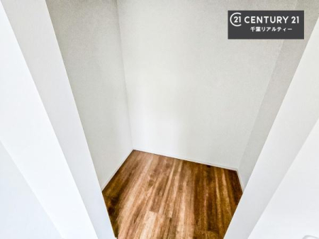 ���[ �E�H�[�N�C���N���[�[�b�g�t���ł��B��������̂��m���Ȃǂ����[���Ă��������ł��ˁI���ɂ���@�������ȂǋG�ߕ��̑傫�ȉƓd�����[�ł��܂��B