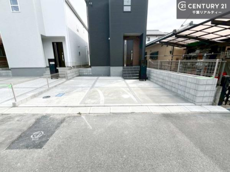 ���ԏ� ���ԃX�y�[�X��2�䕪����܂��I�Z�J���h�J�[�͂������A�o�C�N�⎩�]�ԂȂǂ��u���ꏊ�ɍ���܂���B