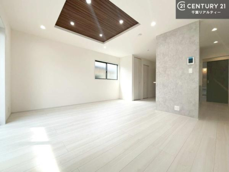 ���r���O �J�����̂���L�XLDK�I�\�t�@�[��_�C�j���O�e�[�u����u���Ă������ɂȂ�Ȃ��̂ŉ��K�ɉ߂����܂��I�R�~���j�P�[�V���������₷�����r���O�ł��B