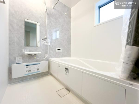 ���� �L�X�o�X�ň���̔������t���b�V���B�����L�΂���̂ŁA�����ɂ��������ƐZ����܂��ˁI�����̃o�X�^�C�����y���݂ɂȂ�܂��B