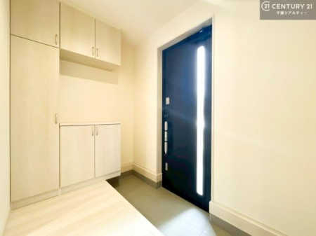 ���� �V���[�Y�{�b�N�X�t���B���ւ��Еt�����|�������₷���ł��I
�X�b�L���������ւŌ˂��J�����u�ԁA�������̂���S�n������Ԃ��o�}���Ă���܂��B