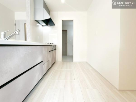 �L�b�`�� ��Ƃ肠�钲���X�y�[�X�ō�Ƃ����₷�����K�ȃL�b�`���ł��I
���q�l�ƈꏏ�ɂ��َq������y���߂�L�X�X�y�[�X�ł��B�y�����������ԂɂȂ肻���ł��ˁI