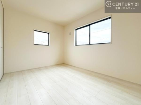 �q������ �����炽���Ղ��������A���ʂ����ǍD�Ȃ��߁A���K�ɉ߂������Ԃł��B
�q�ǂ������Ƃ��Ă��œK�ŁA�w�K�X�y�[�X��V�я�Ƃ��Ă����p�ł��܂��B