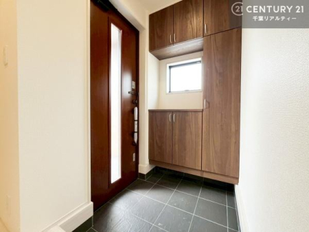 ���� �V���[�Y�{�b�N�X�t���B���ւ��Еt�����|�������₷���ł��I
�X�b�L���������ւŌ˂��J�����u�ԁA�������̂���S�n������Ԃ��o�}���Ă���܂��B